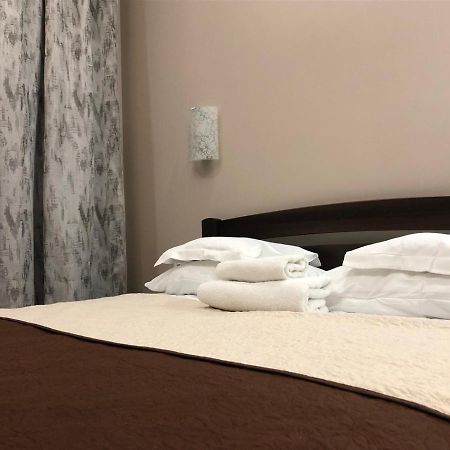 Atlant Hotel Uzhhorod Bagian luar foto