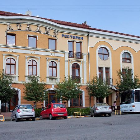 Atlant Hotel Uzhhorod Bagian luar foto
