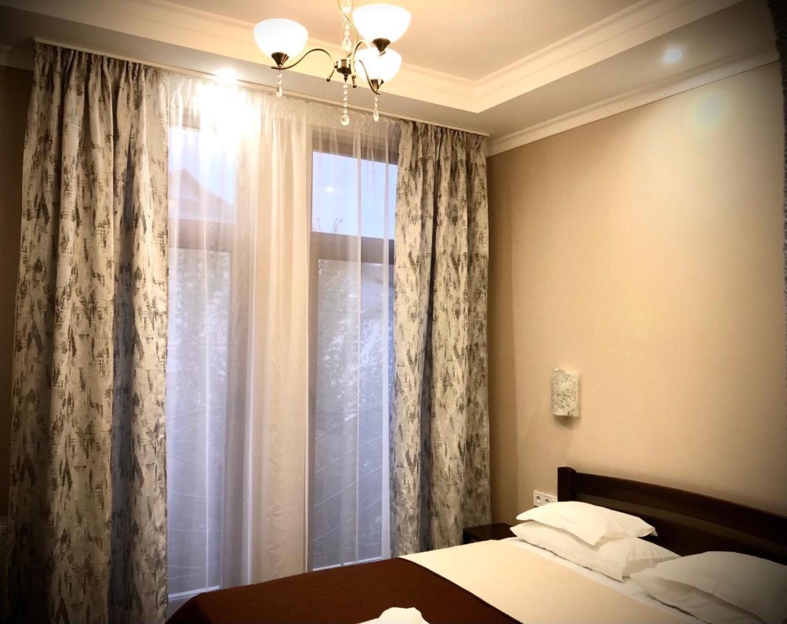 Atlant Hotel Uzhhorod Bagian luar foto