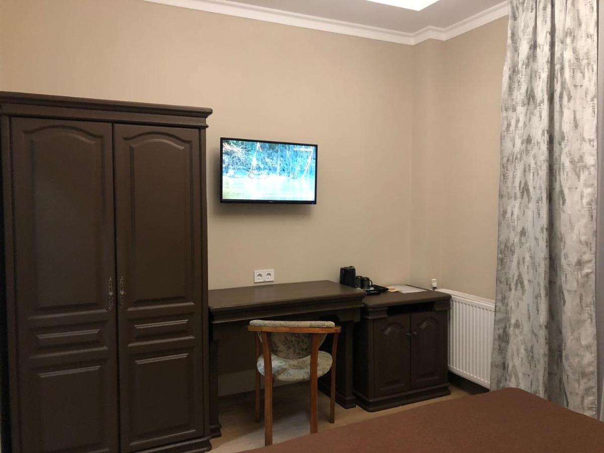 Atlant Hotel Uzhhorod Bagian luar foto