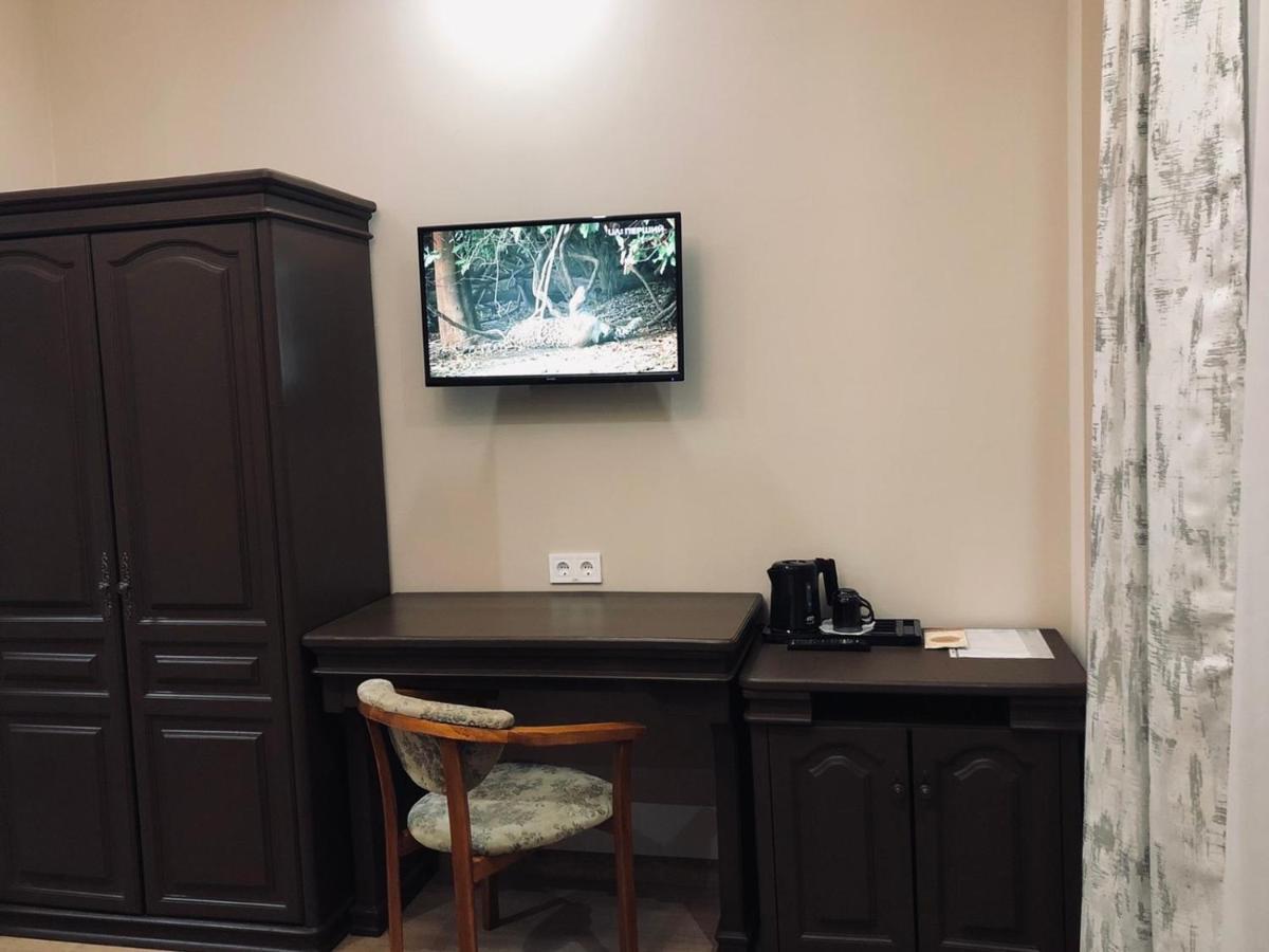 Atlant Hotel Uzhhorod Bagian luar foto