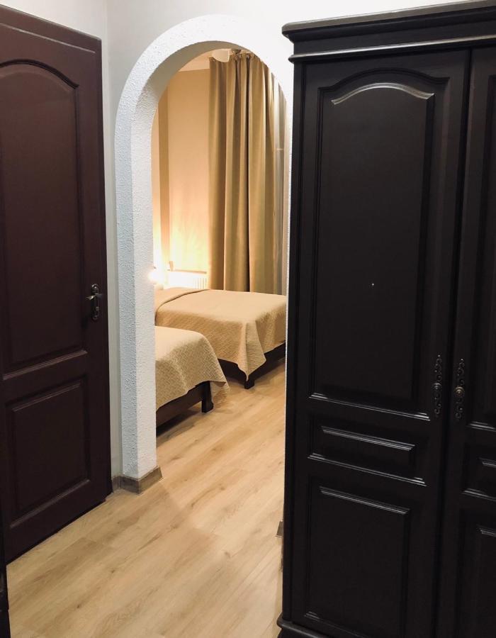 Atlant Hotel Uzhhorod Bagian luar foto