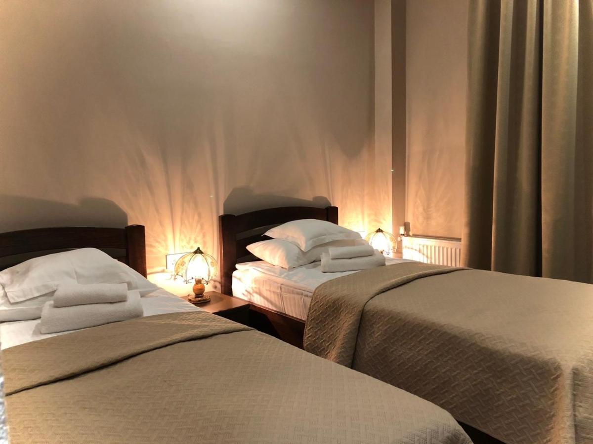 Atlant Hotel Uzhhorod Bagian luar foto