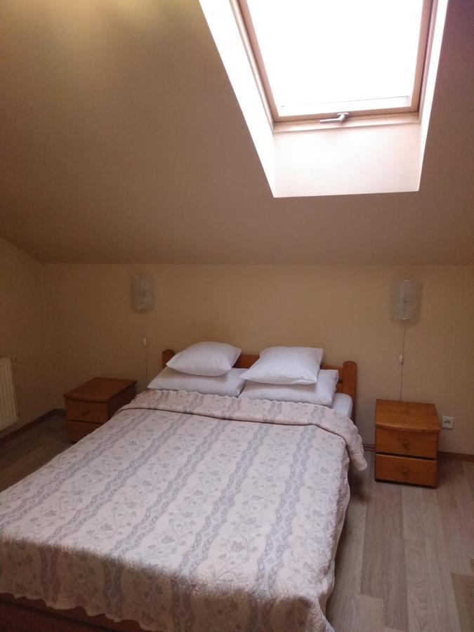 Atlant Hotel Uzhhorod Bagian luar foto