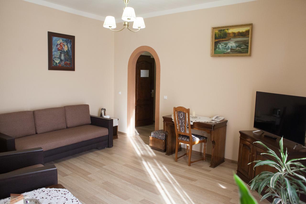 Atlant Hotel Uzhhorod Bagian luar foto