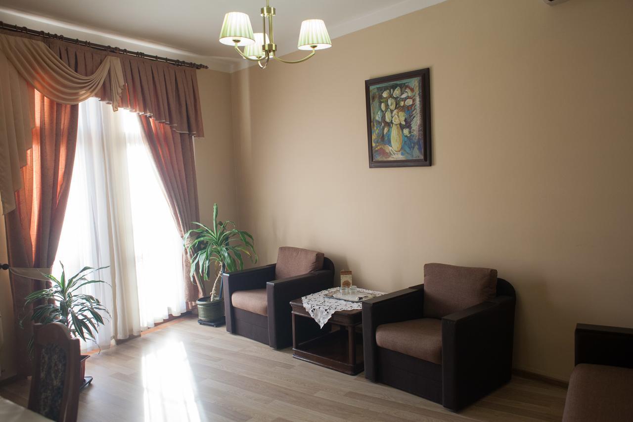 Atlant Hotel Uzhhorod Bagian luar foto