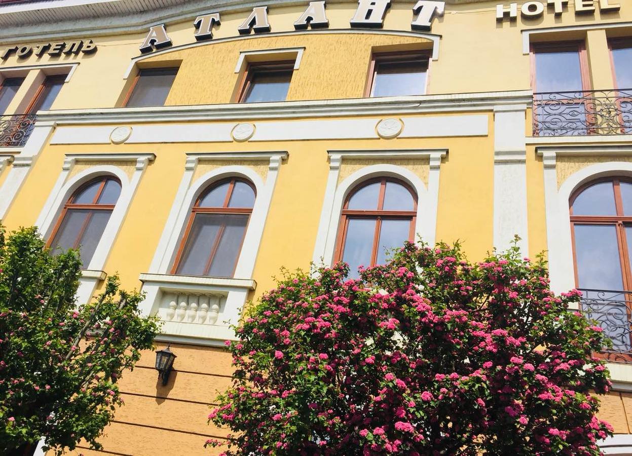 Atlant Hotel Uzhhorod Bagian luar foto