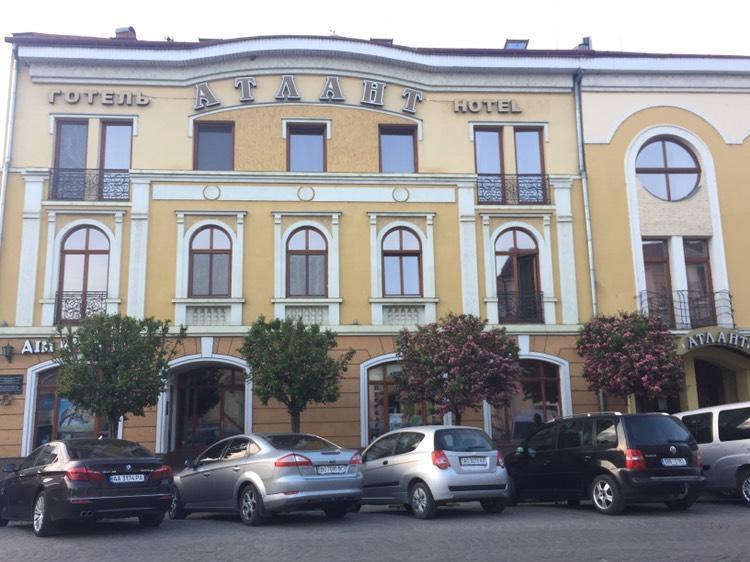 Atlant Hotel Uzhhorod Bagian luar foto