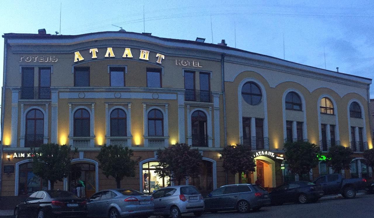 Atlant Hotel Uzhhorod Bagian luar foto