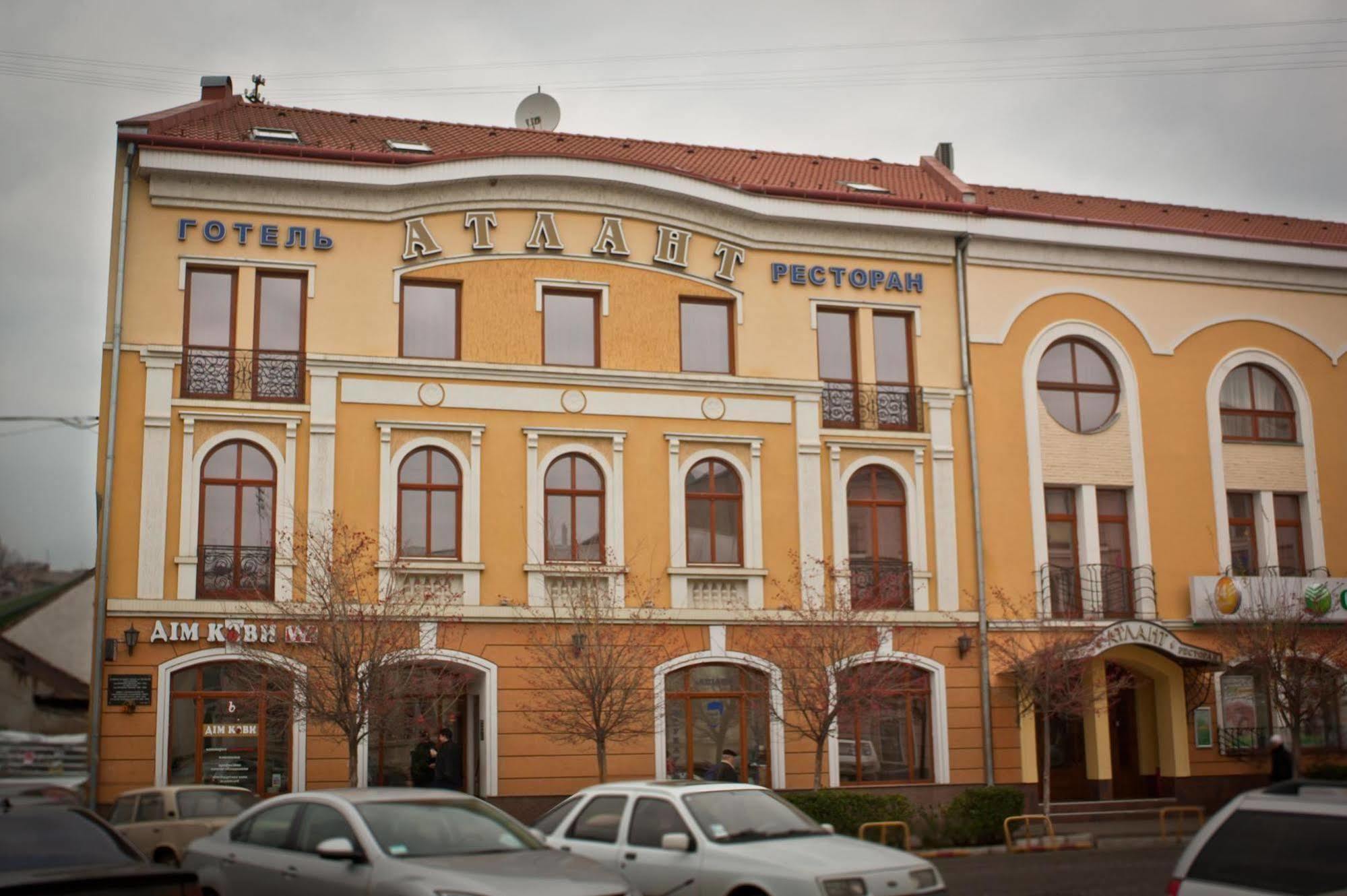 Atlant Hotel Uzhhorod Bagian luar foto