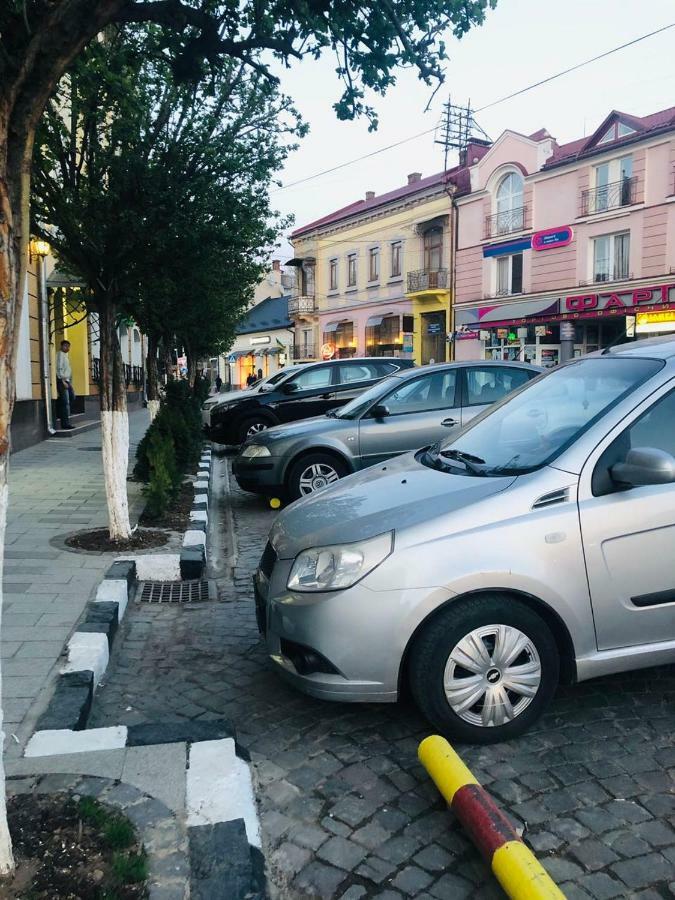 Atlant Hotel Uzhhorod Bagian luar foto