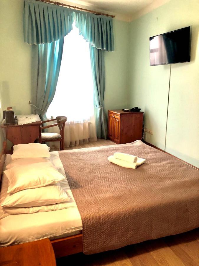 Atlant Hotel Uzhhorod Bagian luar foto