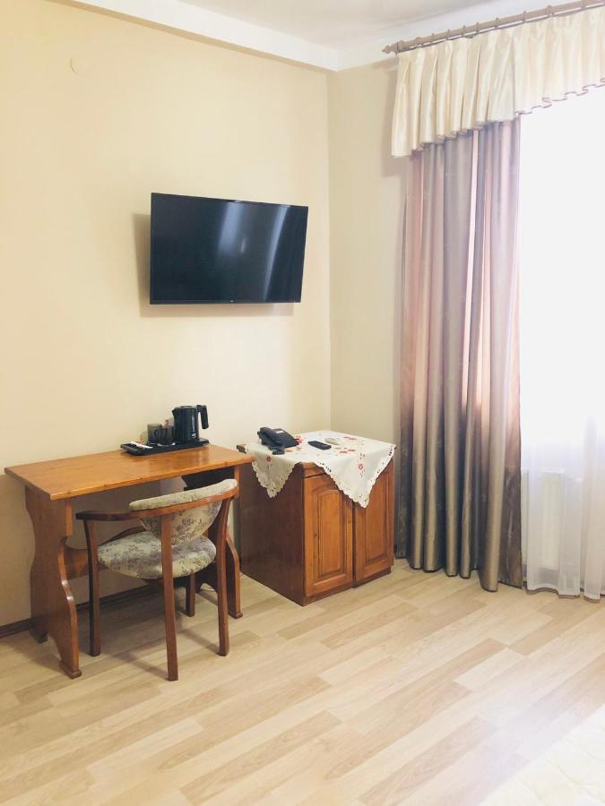 Atlant Hotel Uzhhorod Bagian luar foto