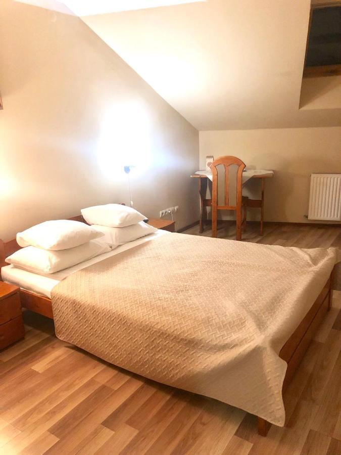 Atlant Hotel Uzhhorod Bagian luar foto