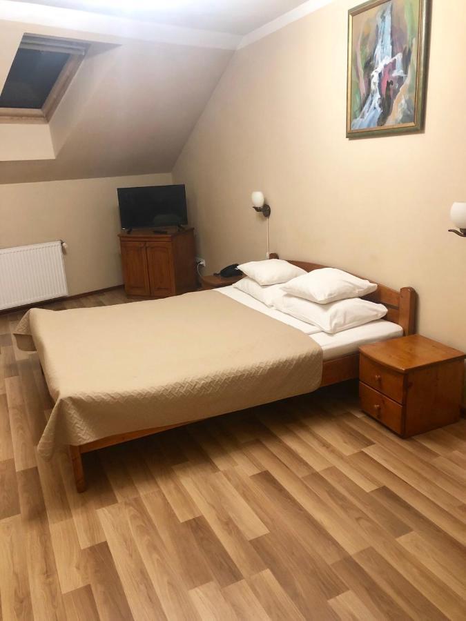Atlant Hotel Uzhhorod Bagian luar foto
