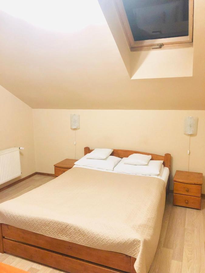 Atlant Hotel Uzhhorod Bagian luar foto